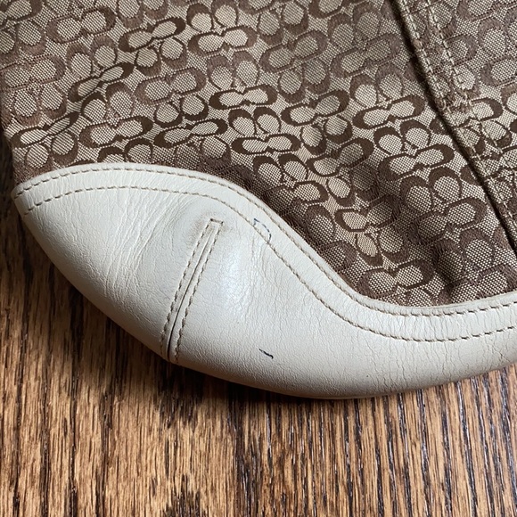 COACH mini signature hobo. - Picture 4 of 4